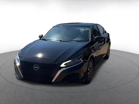 Used 2025 Nissan Altima 2.5 SV FWD image 4