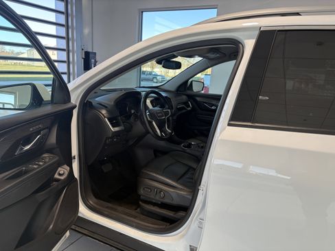 Used 2023 GMC Terrain SLT image 9
