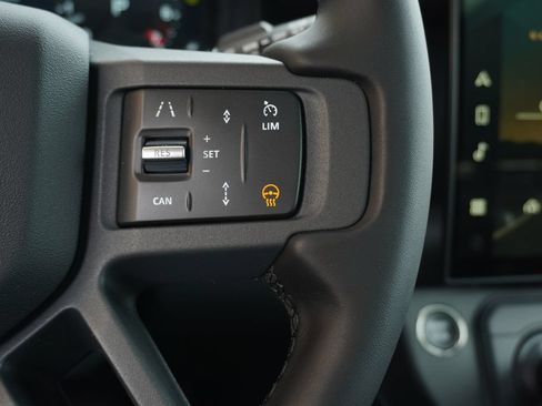 Used 2026 Land Rover Defender 110 X-Dynamic SE AWD/4WD image 17