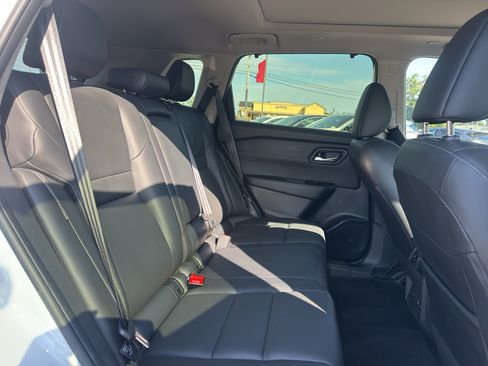 Used 2025 Nissan Rogue SL w/ SL Premium Package FWD image 16