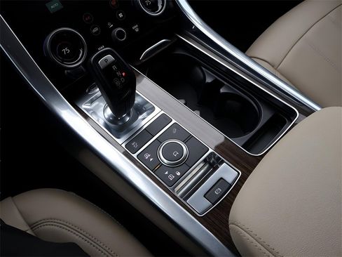 Used 2019 Land Rover Range Rover Sport SE image 26