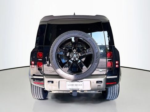 Certified 2023 Land Rover Defender 110 X-Dynamic SE image 6