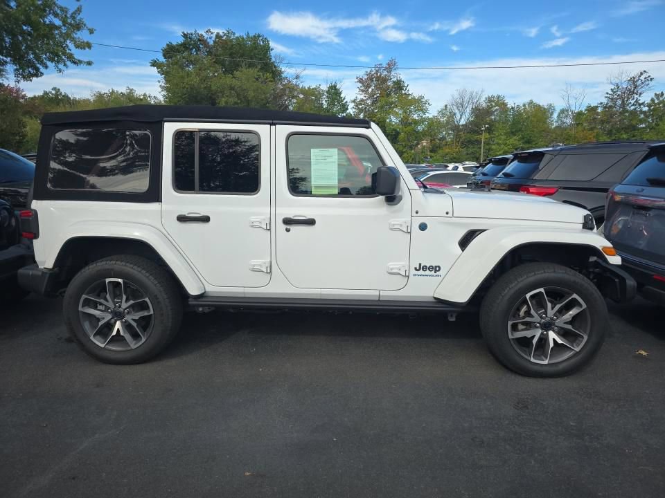 Used 2024 Jeep Wrangler Unlimited w/ Convenience Group AWD/4WD image 3