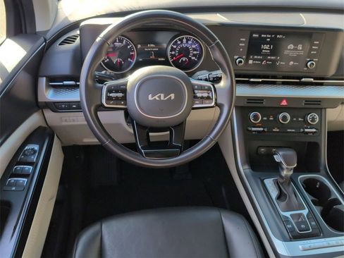 Certified 2024 Kia Carnival LX image 19