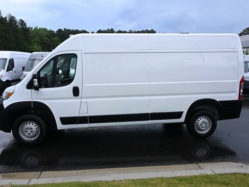 Used 2024 RAM ProMaster 2500 w/ Convenience Group FWD image 3