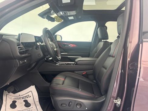 Used 2024 Chevrolet Traverse RS AWD/4WD image 3