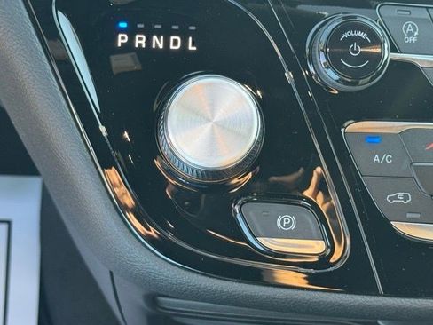 New 2026 Chrysler Pacifica Select AWD/4WD image 19
