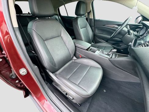 Used 2018 Buick Regal Essence w/ Driver Confidence Package #1 FWD image 36