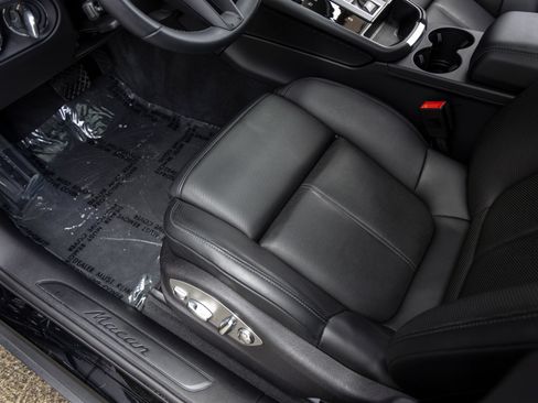 Certified 2026 Porsche Macan AWD/4WD image 26