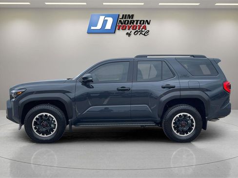 Used 2025 Toyota 4Runner TRD Off-Road image 8
