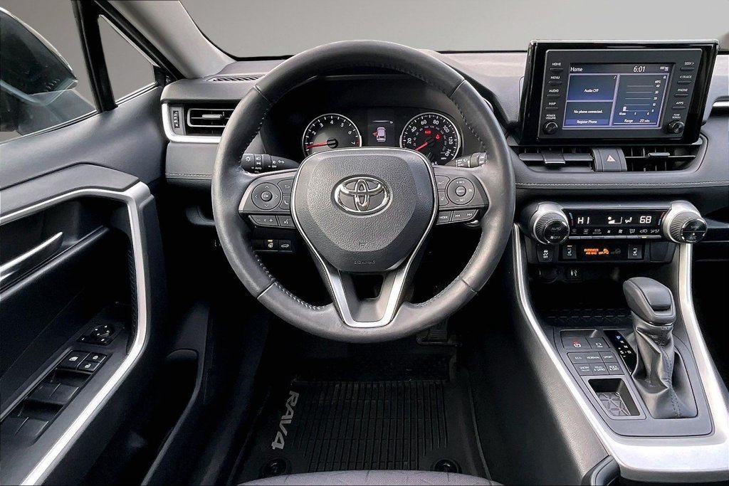 Used 2019 Toyota RAV4 XLE AWD/4WD image 9