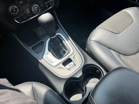 Used 2018 Jeep Cherokee Latitude Plus FWD image 17