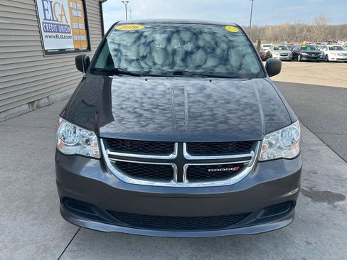 Used 2016 Dodge Grand Caravan SE image 2