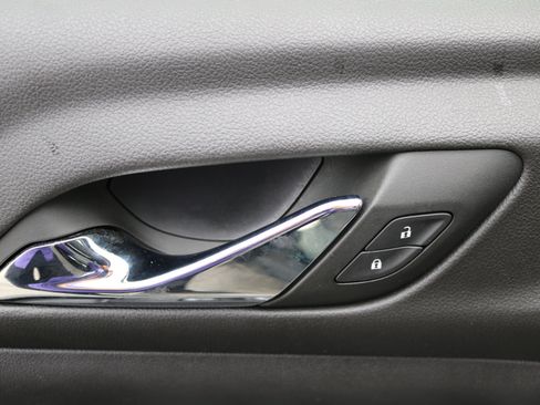 Used 2023 GMC Acadia SLT image 13