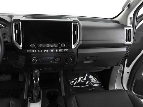 Used 2025 Nissan Frontier SV RWD image 13