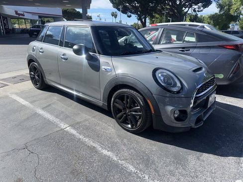 Used 2017 MINI Cooper S image 1