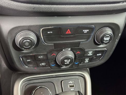 Used 2019 Jeep Compass Latitude w/ Cold Weather Group image 28