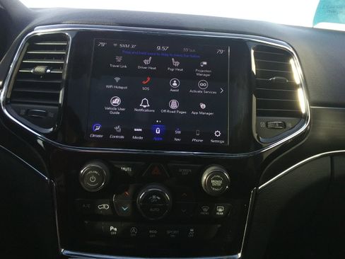 Used 2020 Jeep Grand Cherokee Limited image 25