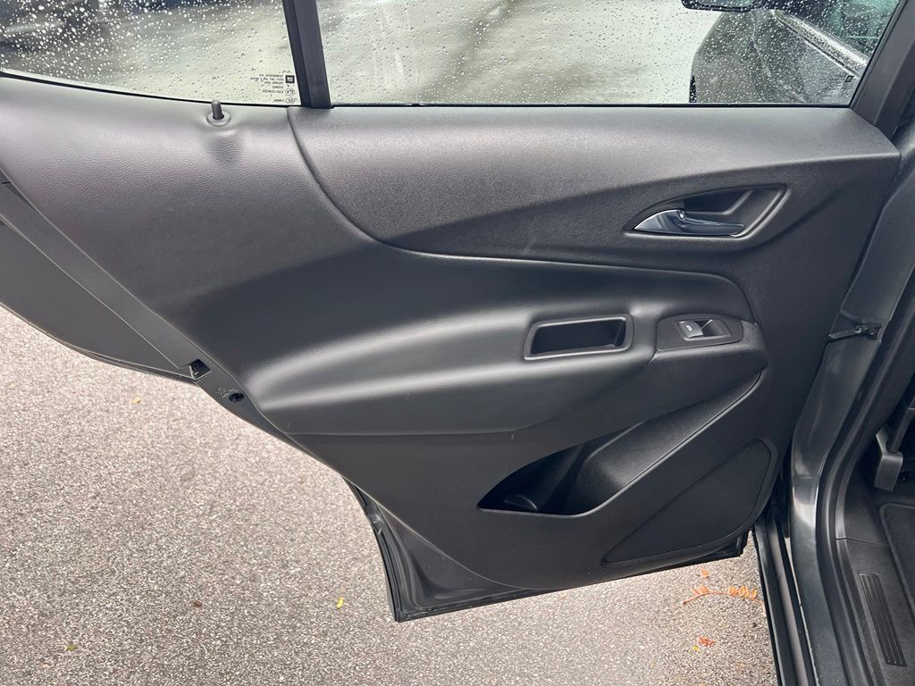 Used 2018 Chevrolet Equinox LT FWD image 22