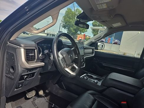 Used 2024 Ford Expedition XLT AWD/4WD image 11