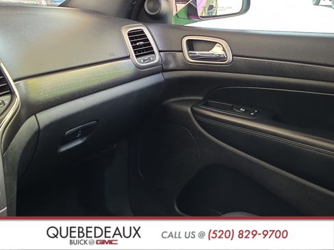 Used 2018 Jeep Grand Cherokee Altitude RWD image 20
