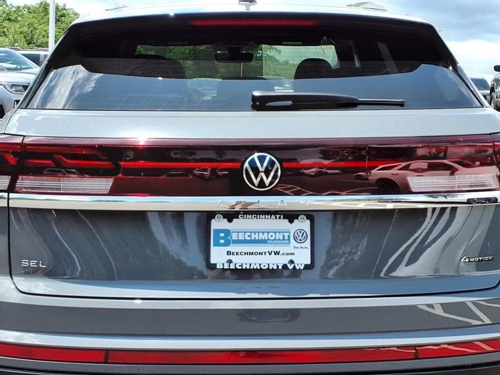 New 2025 Volkswagen Atlas Cross Sport SEL Premium R-Line AWD/4WD image 24