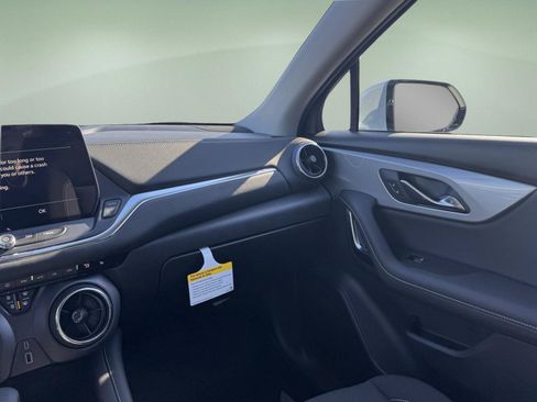 New 2025 Chevrolet Blazer LT w/ LPO, Floor Liner Package FWD image 17