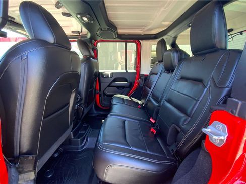 Used 2018 Jeep Wrangler Unlimited Sahara AWD/4WD image 11