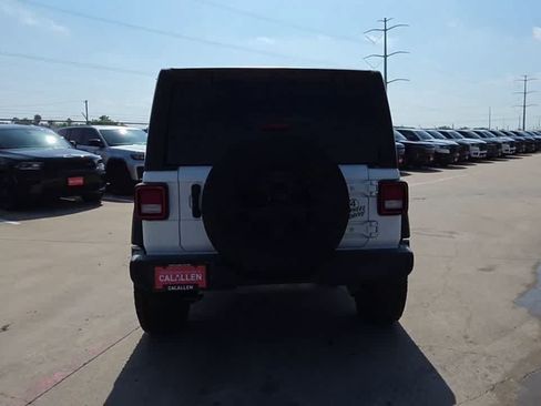 Used 2022 Jeep Wrangler Unlimited Sport AWD/4WD image 7