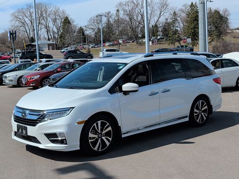 Used 2020 Honda Odyssey Elite image 3