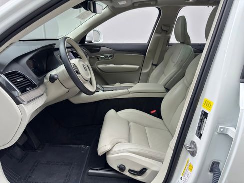 Used 2024 Volvo XC90 T8 Ultimate w/ Lounge Package image 17