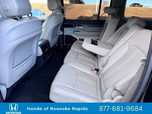 Used 2024 Jeep Wagoneer L Series II w/ Flexible Seating Group image 32