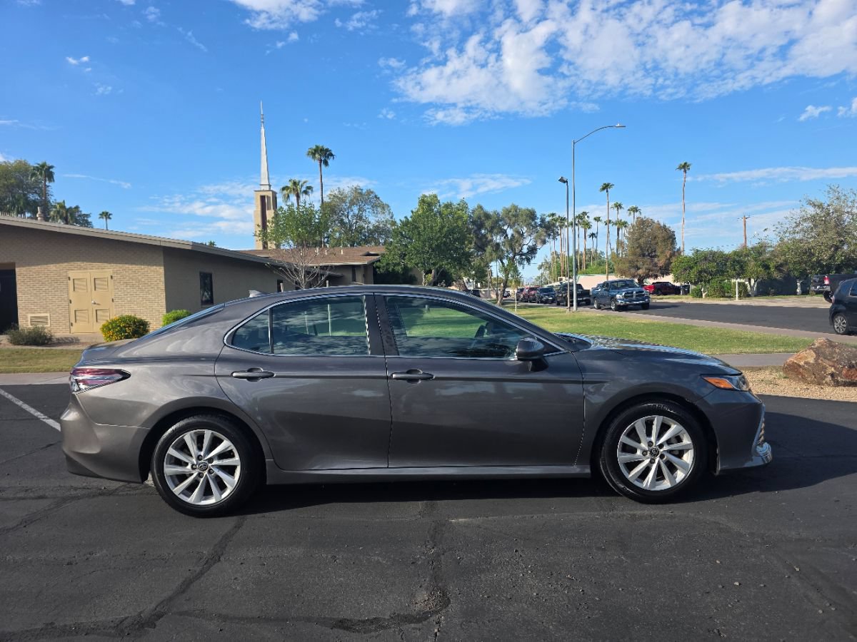 Used 2021 Toyota Camry LE w/ Carpet Mat Package (TMS) FWD image 3
