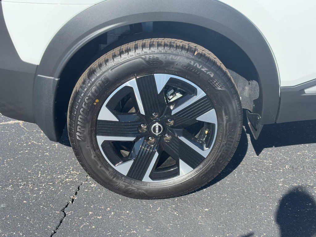 Used 2026 Nissan Kicks SV w/ Cold Weather Package AWD/4WD image 4