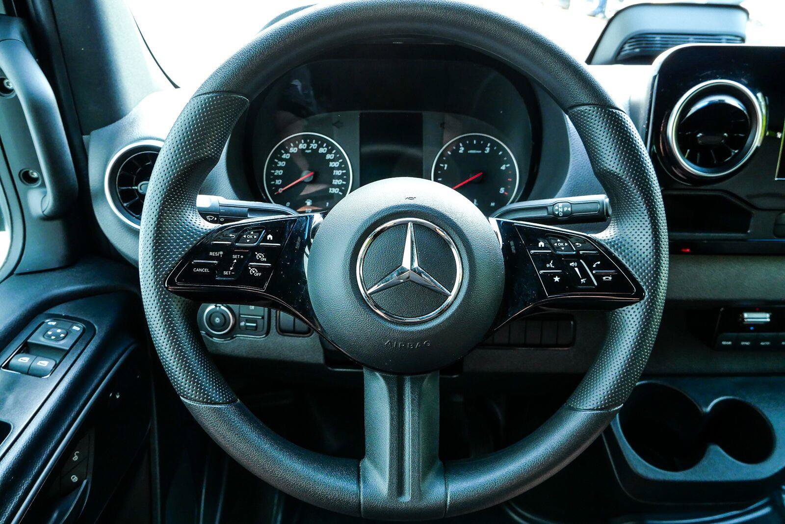 Used 2025 Mercedes-Benz Sprinter 2500 image 10