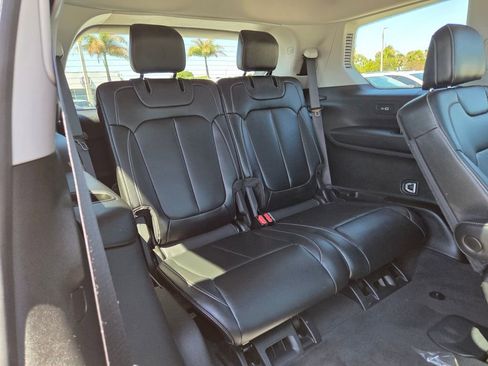 Used 2022 Jeep Grand Cherokee L Limited image 15