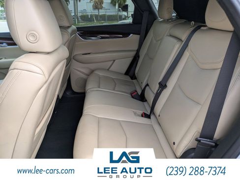Used 2017 Cadillac XT5 Luxury w/ Driver Awareness Package FWD image 11