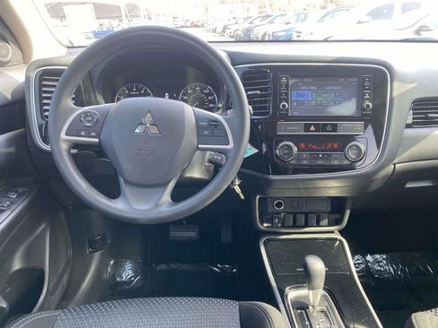 Used 2019 Mitsubishi Outlander ES image 12