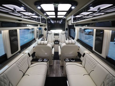 Used 2024 Mercedes-Benz Sprinter 3500 image 25