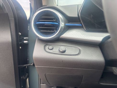 Used 2025 Chevrolet Trax LT image 32