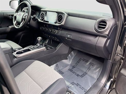 Used 2021 Toyota Tacoma TRD Sport image 26