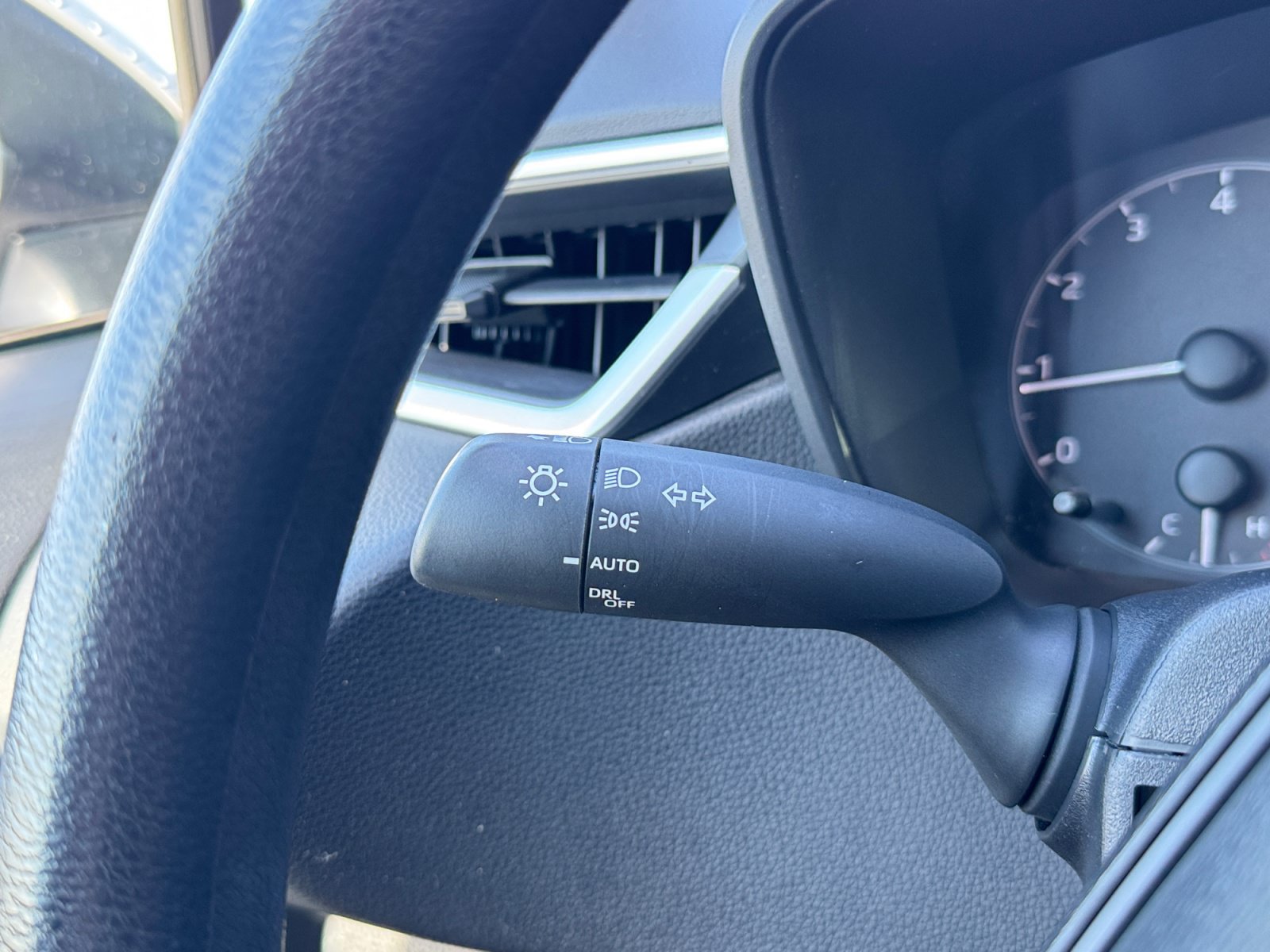 Used 2025 Toyota Corolla LE FWD image 17