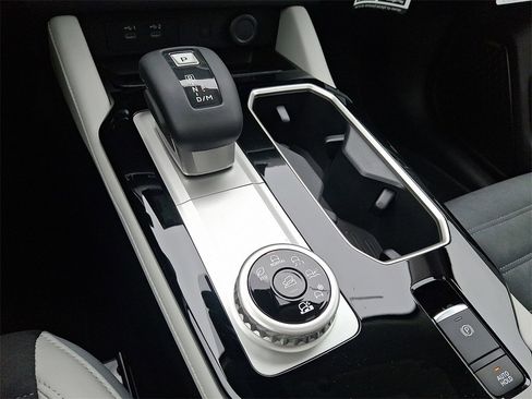 New 2025 Mitsubishi Outlander SE image 7