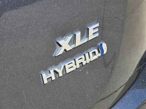 Used 2017 Toyota RAV4 LE Plus image 16