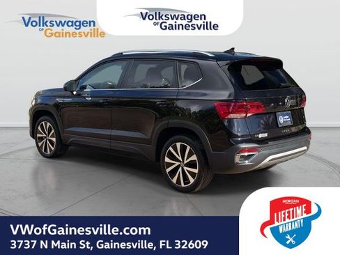 Used 2024 Volkswagen Taos SE FWD image 6