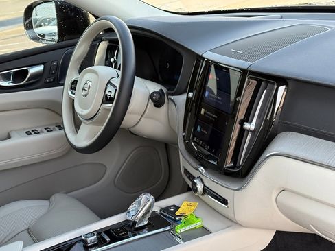 Certified 2023 Volvo XC60 B5 Ultimate w/ Climate Package image 33