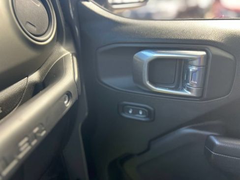 Used 2023 Jeep Wrangler Sport AWD/4WD image 17