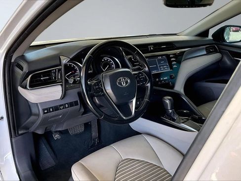 Used 2019 Toyota Camry SE w/ Convenience Package FWD image 14