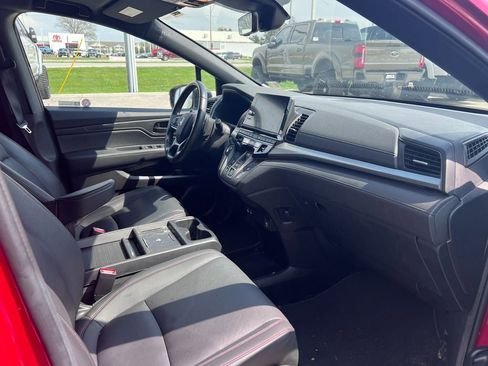 Used 2025 Honda Odyssey Sport-L image 18