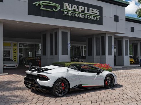 Used 2018 Lamborghini Huracan Performante image 29